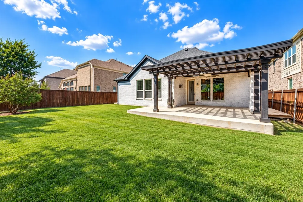 900 Southern Hills Way Aubrey, TX 76227