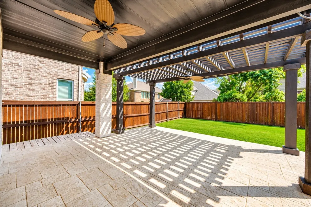 900 Southern Hills Way Aubrey, TX 76227