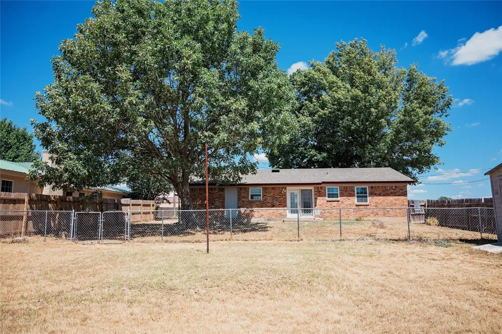 1102 Conner Eastland, TX 76448