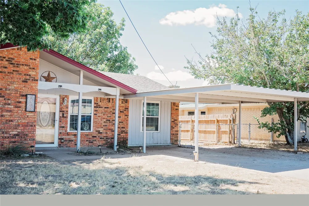 1102 Conner Eastland, TX 76448