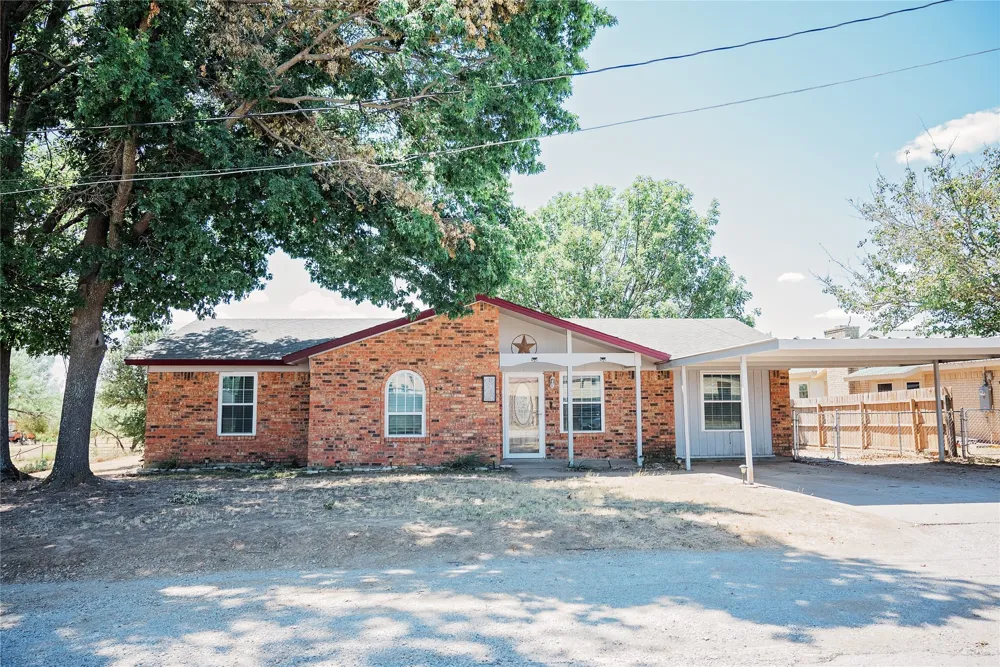 1102 Conner Eastland, TX 76448