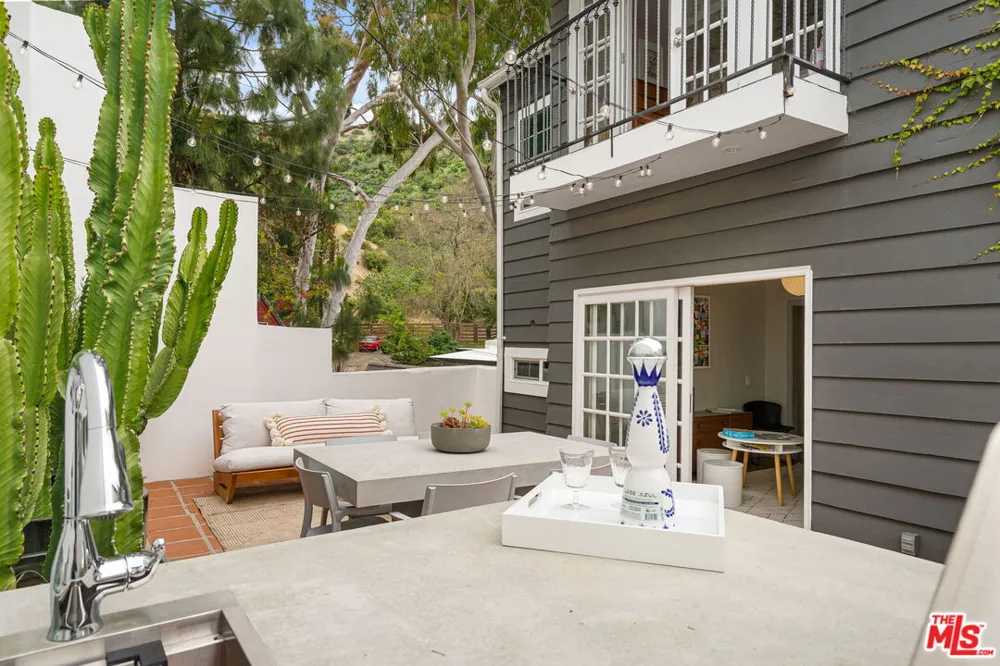 9809 Easton Drive Beverly Hills, CA 90210