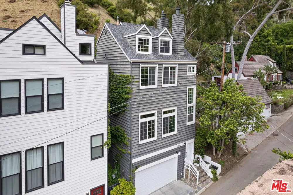 9809 Easton Drive Beverly Hills, CA 90210