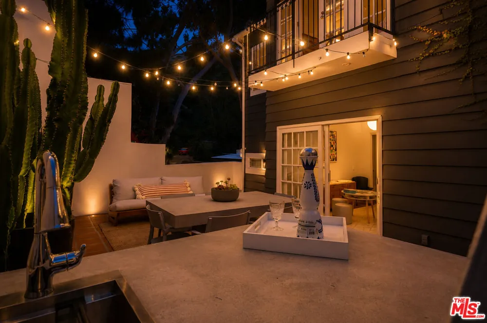 9809 Easton Drive Beverly Hills, CA 90210