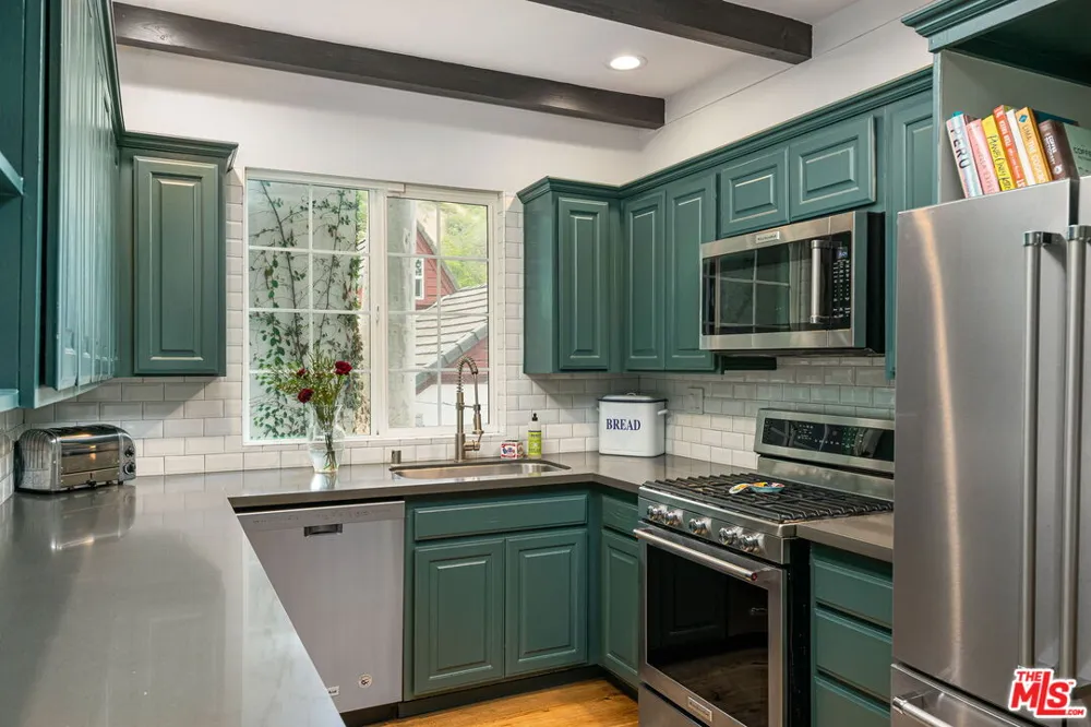 9809 Easton Drive Beverly Hills, CA 90210