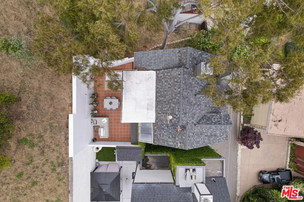 9809 Easton Drive Beverly Hills, CA 90210