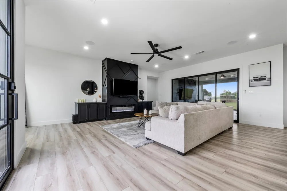 5119 Sophie Slanksy Way Sealy, TX 77474