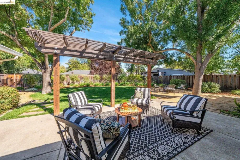 1585 Violet Pleasant Hill, CA 94523
