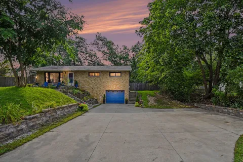 3895 Burlingame Avenue SW