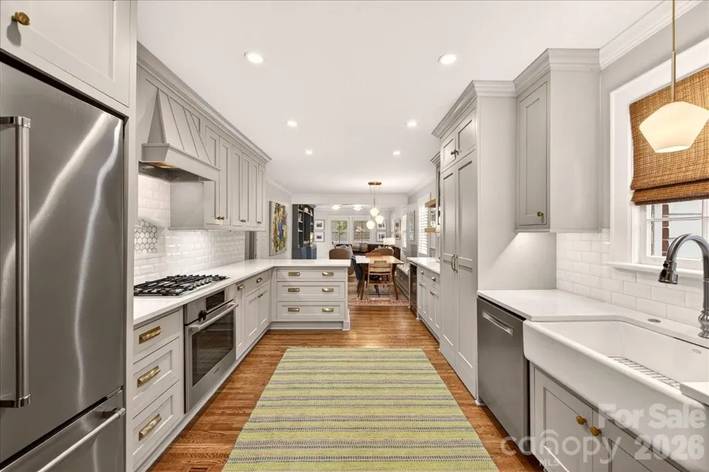 2121 Charlotte Drive Charlotte, NC 28203