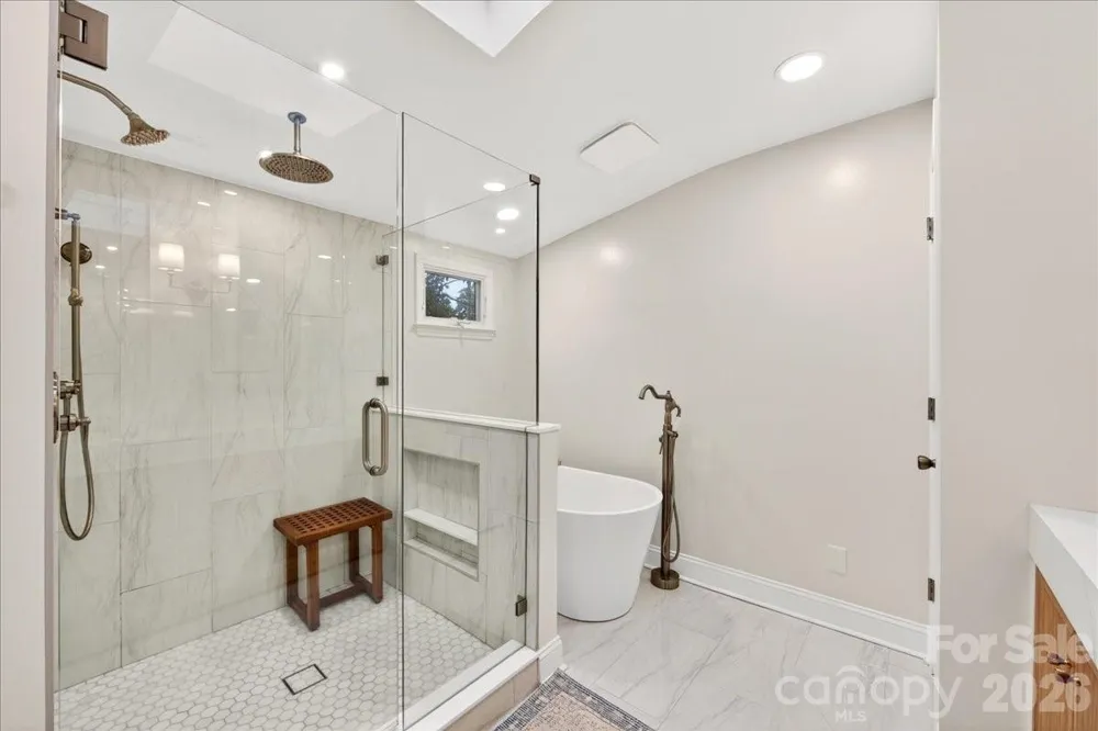 2121 Charlotte Drive Charlotte, NC 28203