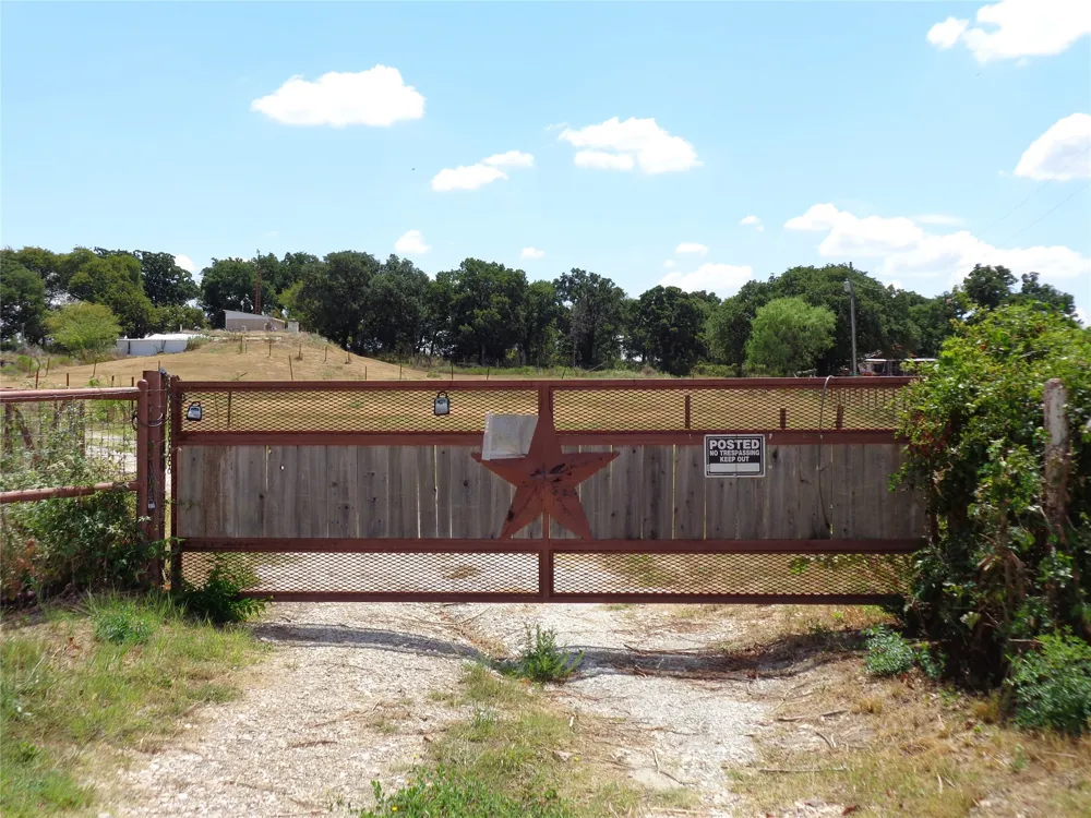 212 Private Road 114 Covington, TX 76636