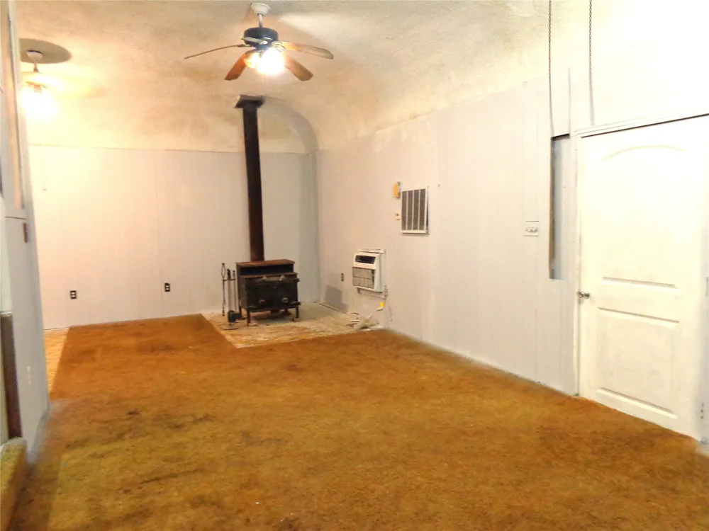 212 Private Road 114 Covington, TX 76636