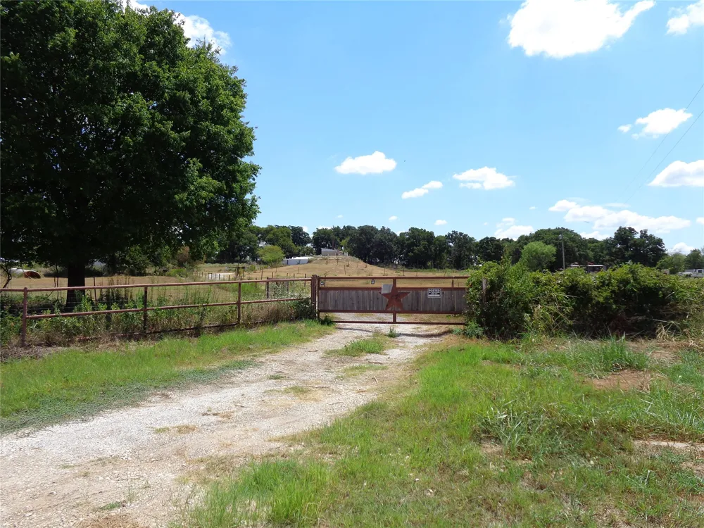212 Private Road 114 Covington, TX 76636