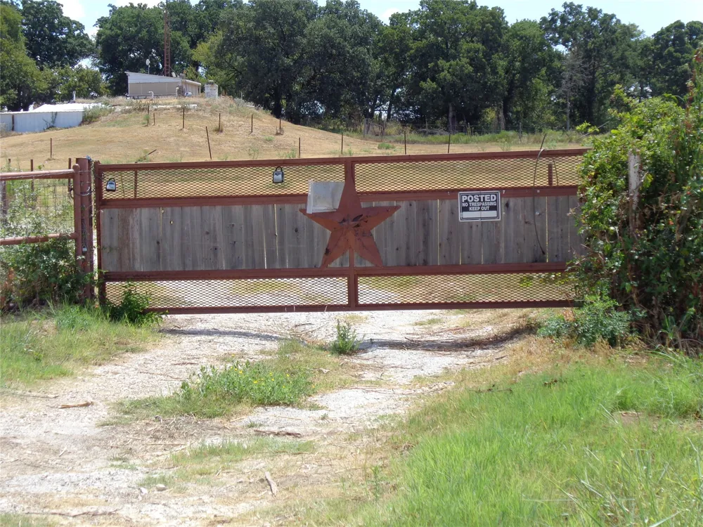 212 Private Road 114 Covington, TX 76636