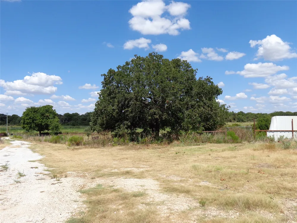 212 Private Road 114 Covington, TX 76636