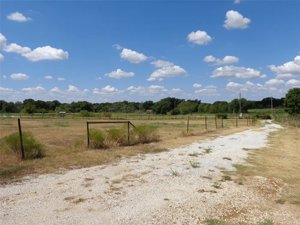 212 Private Road 114 Covington, TX 76636
