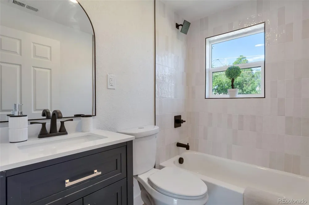3715 Jackson Street Denver, CO 80205
