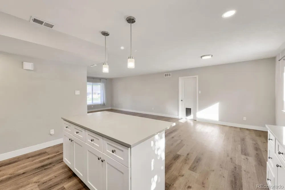 831 Tucson Street Aurora, CO 80011