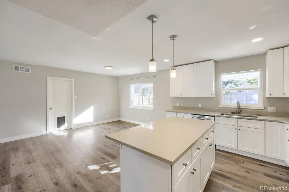 831 Tucson Street Aurora, CO 80011