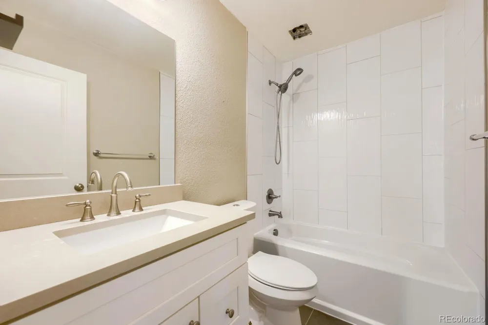 831 Tucson Street Aurora, CO 80011
