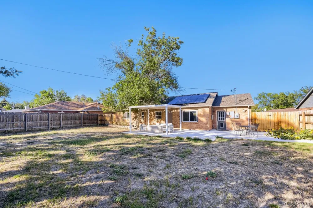 831 Tucson Street Aurora, CO 80011
