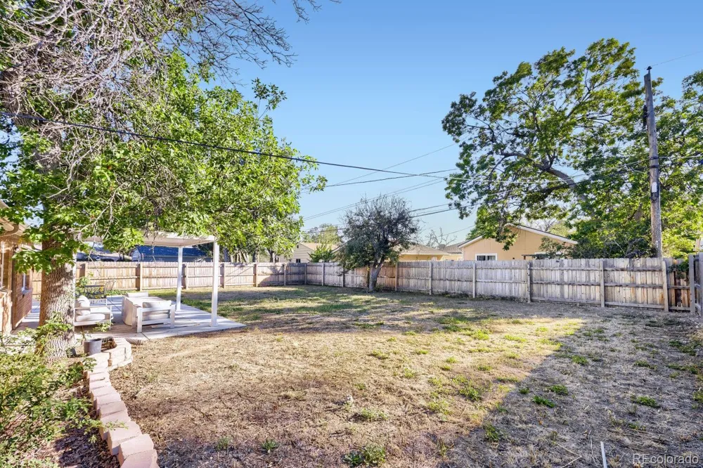 831 Tucson Street Aurora, CO 80011