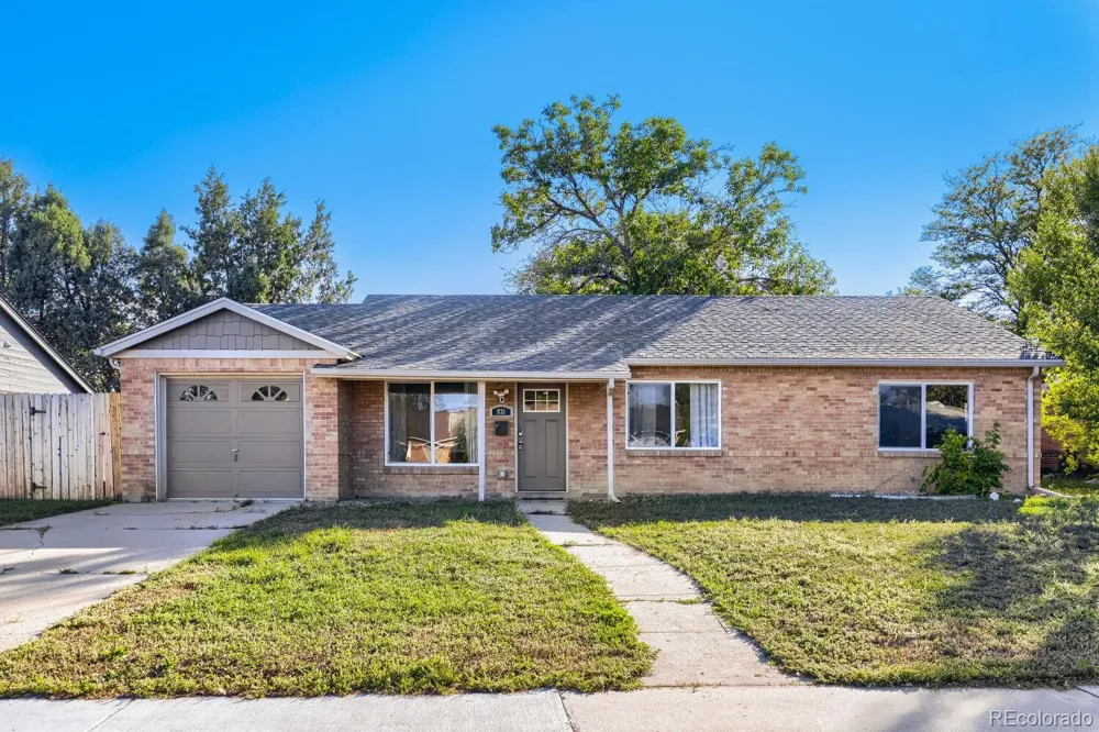 831 Tucson Street Aurora, CO 80011