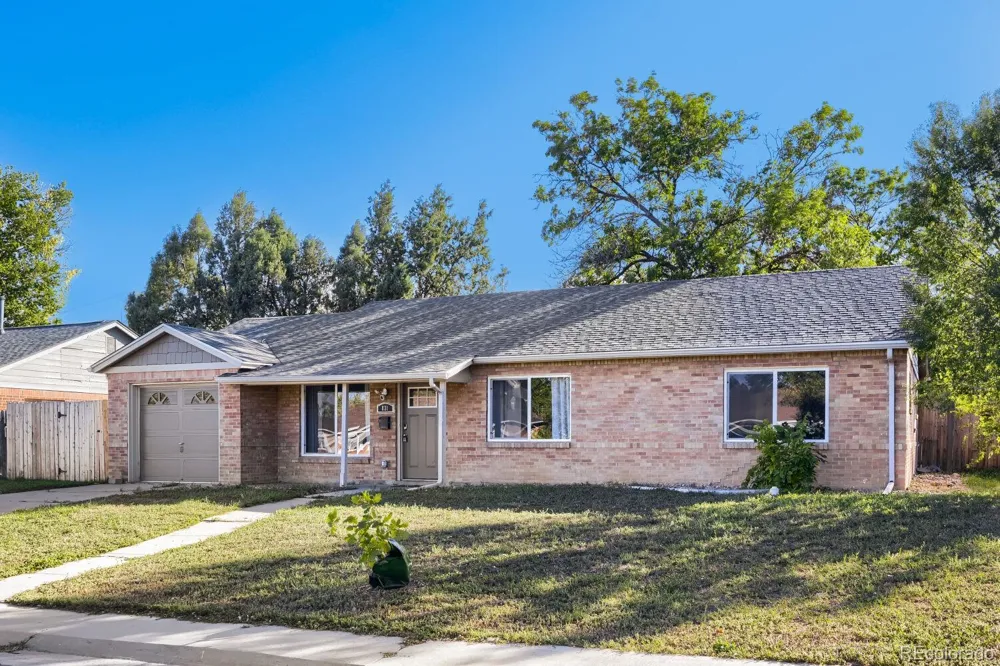 831 Tucson Street Aurora, CO 80011