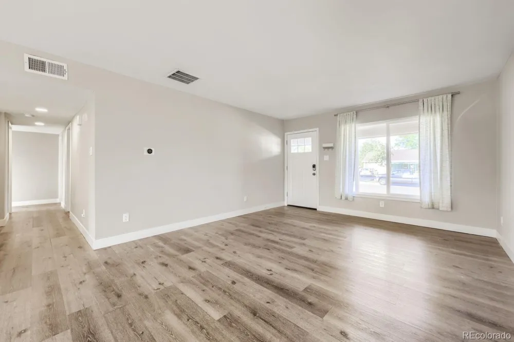 831 Tucson Street Aurora, CO 80011