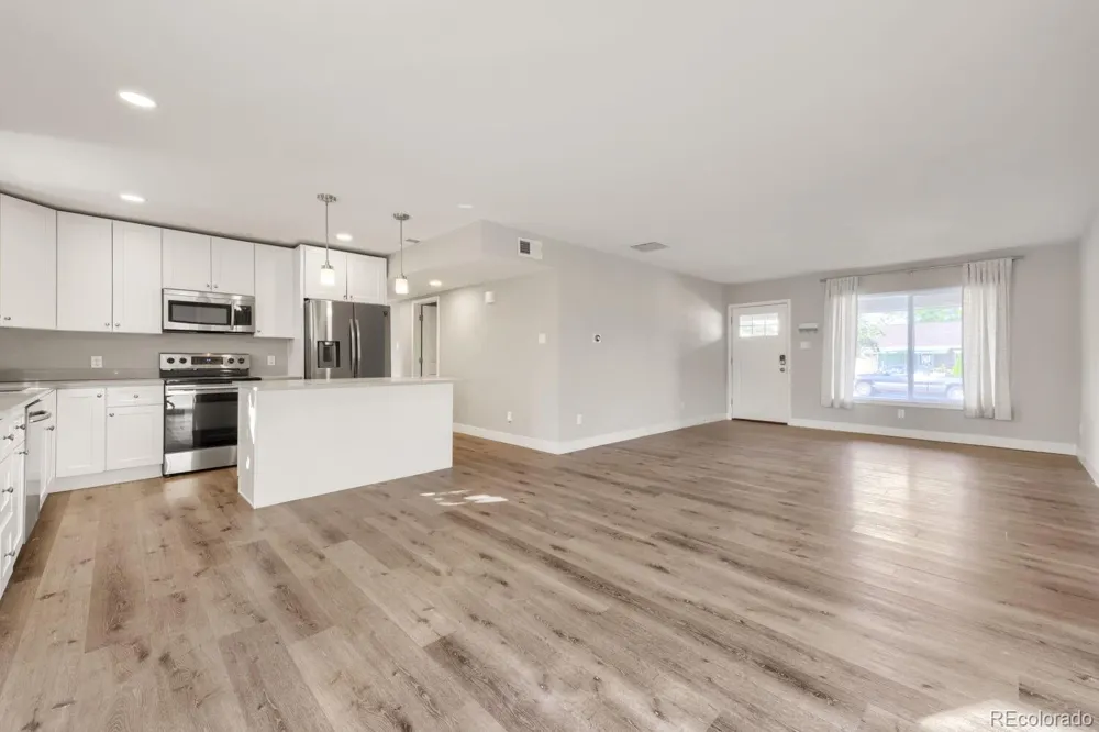 831 Tucson Street Aurora, CO 80011