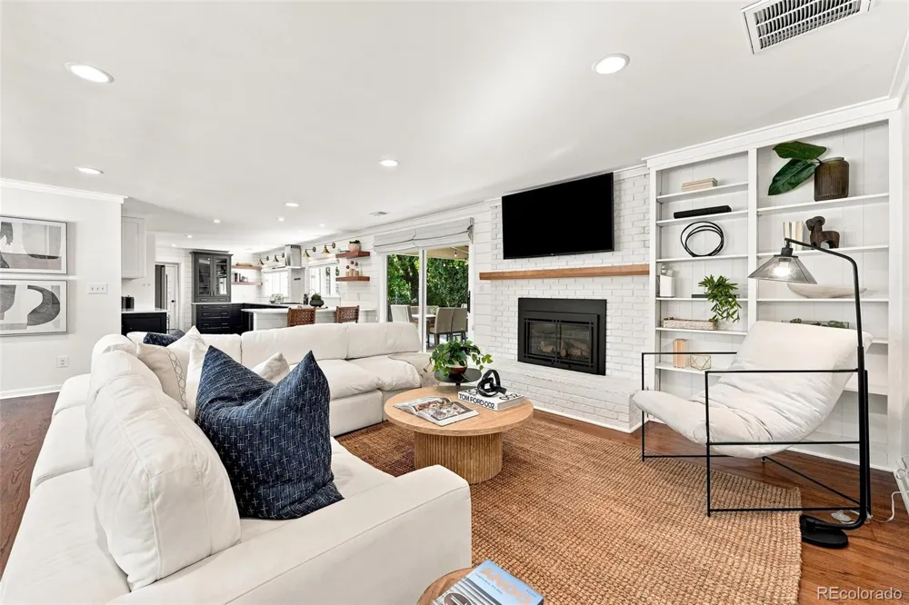 3945 S Jersey Street Denver, CO 80237