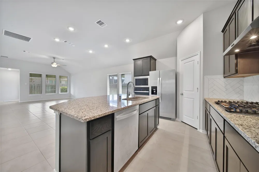 1326 Lakeside Creek Magnolia, TX 77354