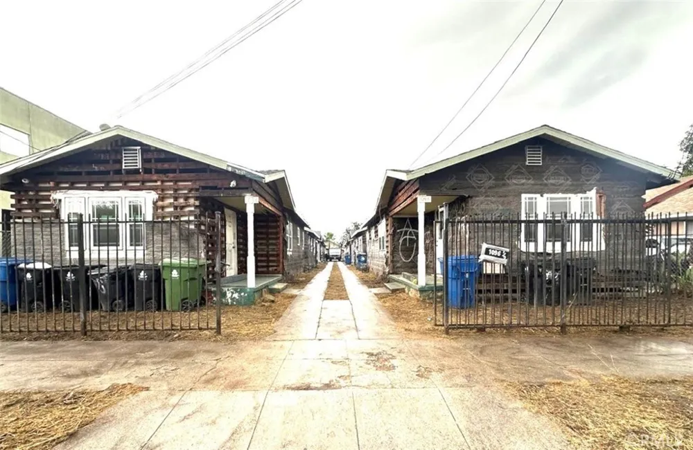 1094 W 39th Los Angeles, CA 90037