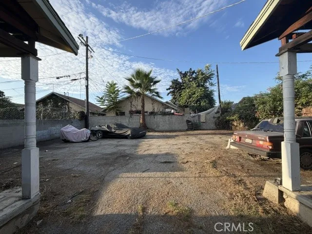 1094 W 39th Los Angeles, CA 90037