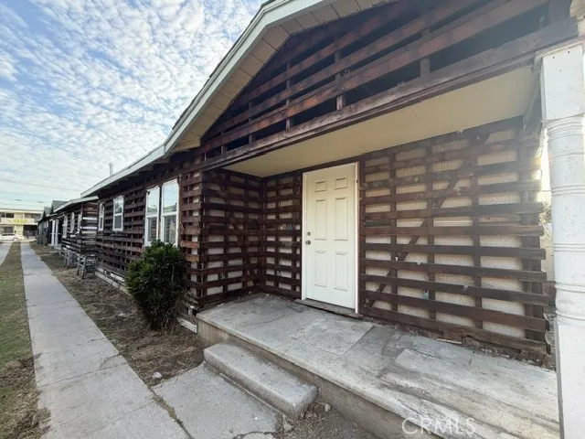 1094 W 39th Los Angeles, CA 90037