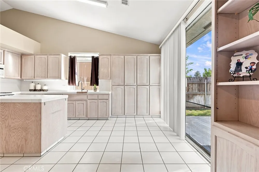 1601 Eaton Dinuba, CA 93618