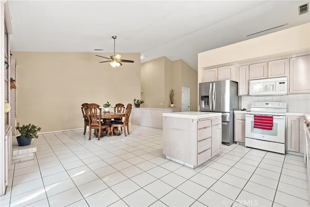 1601 Eaton Dinuba, CA 93618