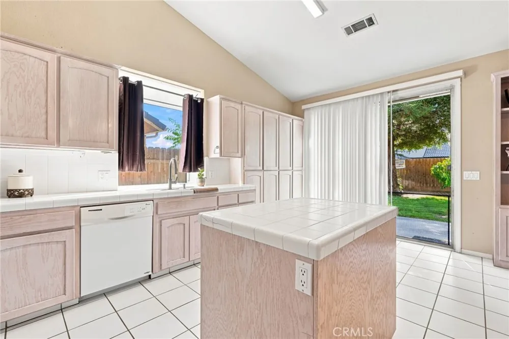 1601 Eaton Dinuba, CA 93618