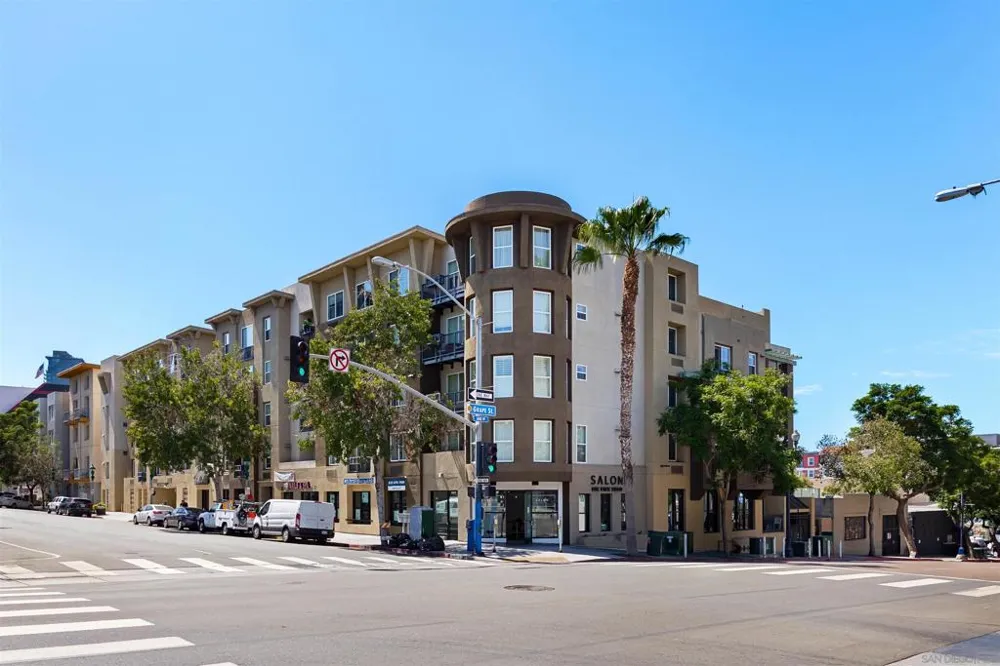 1970 Columbia #204 San Diego, CA 92101