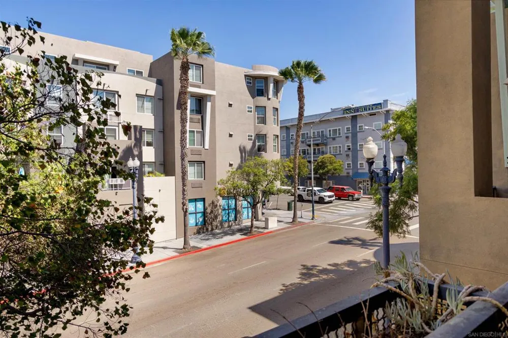 1970 Columbia #204 San Diego, CA 92101