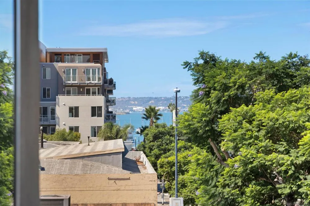 1970 Columbia #204 San Diego, CA 92101