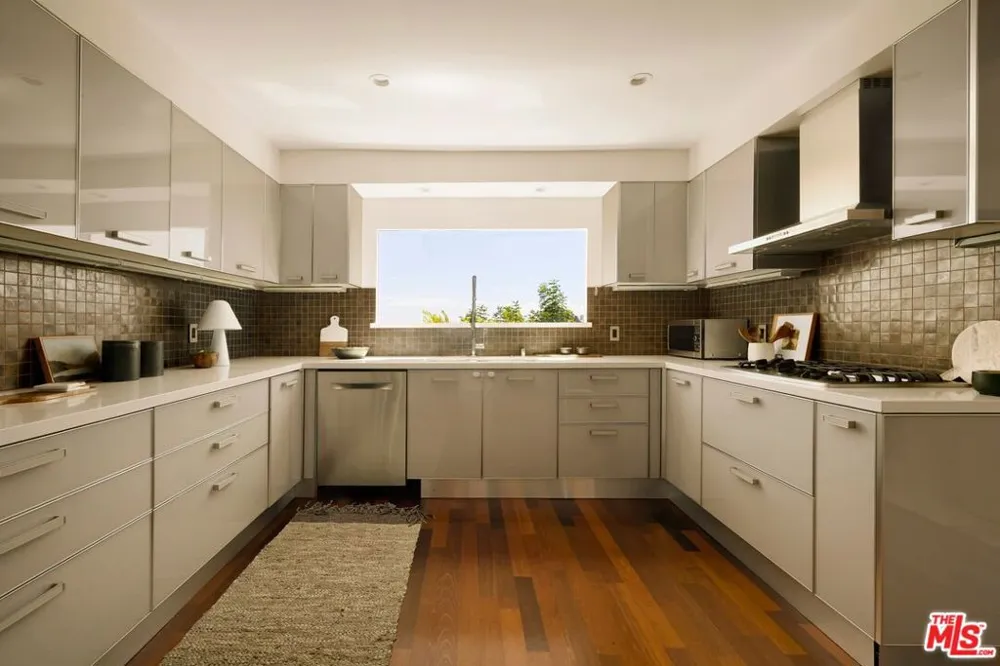 6350 Bryn Mawr Drive Los Angeles, CA 90068