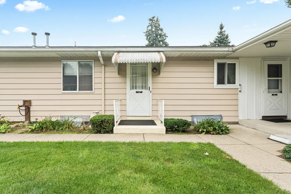 5784 Leisure South Drive SE Kentwood, MI 49548