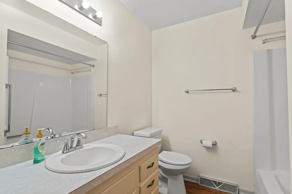 5784 Leisure South Drive SE Kentwood, MI 49548