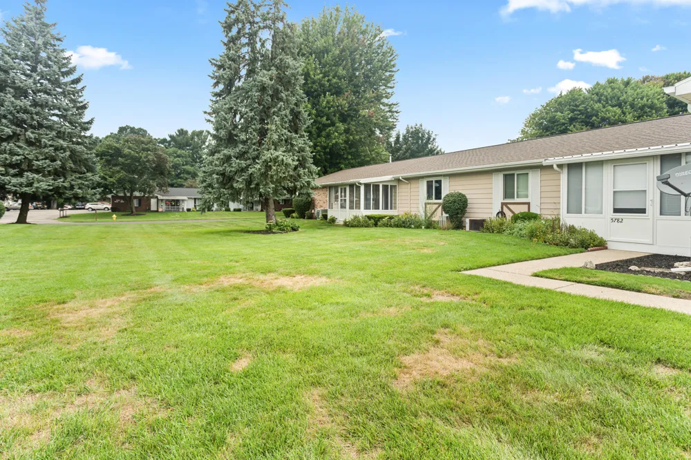 5784 Leisure South Drive SE Kentwood, MI 49548