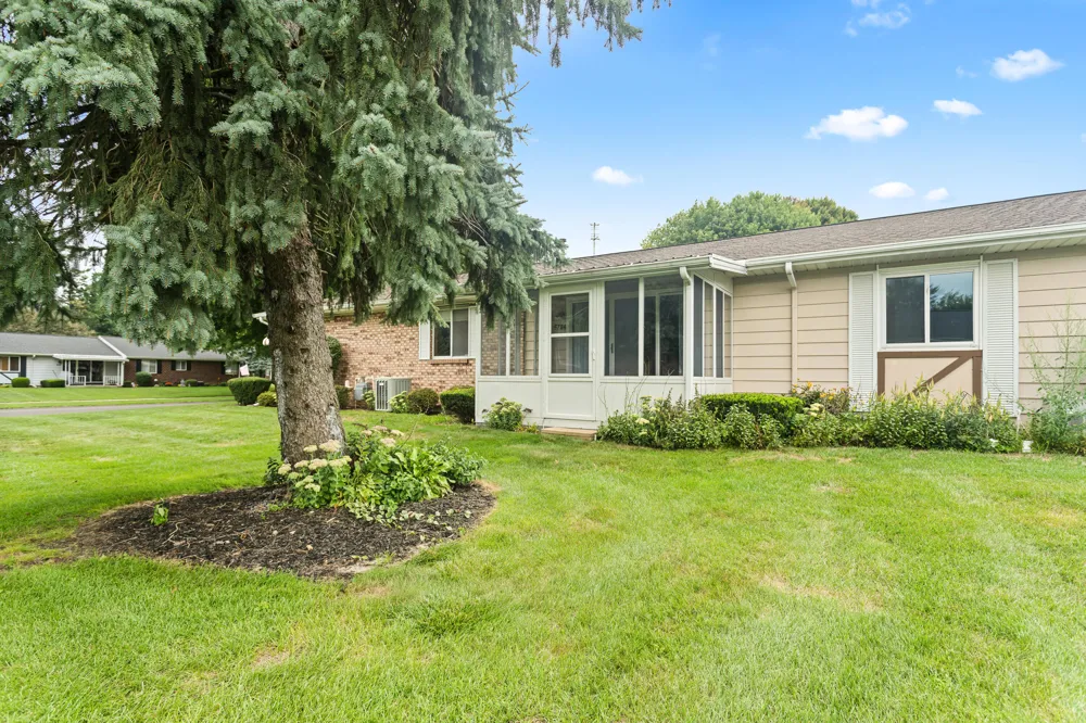 5784 Leisure South Drive SE Kentwood, MI 49548