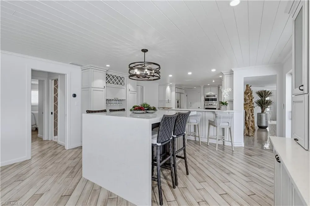 3737 Crayton Road Naples, FL 34103