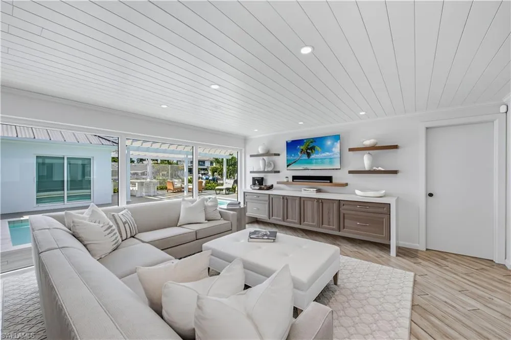 3737 Crayton Road Naples, FL 34103