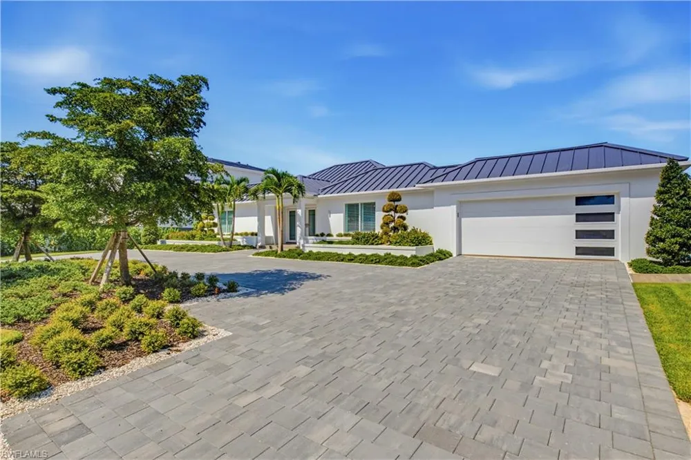 3737 Crayton Road Naples, FL 34103